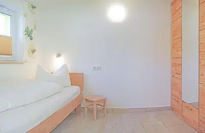 Ein Bett oder Betten in einem Zimmer der Unterkunft Bungis - 28 Ferienhäuser Am Grimnitzsee Barrierefrei G9