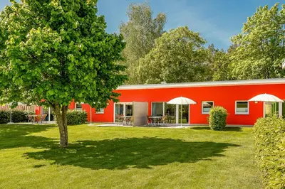 Ein Garten an der Unterkunft Bungis - 28 Ferienhäuser Am Grimnitzsee G6