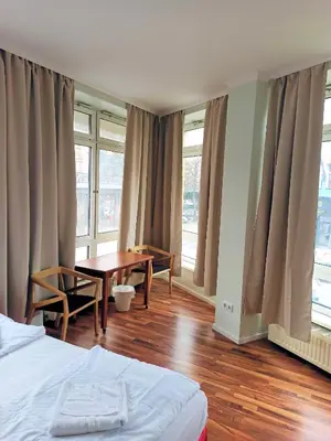 Ein Bett oder Betten in einem Zimmer der Unterkunft Puschkin Rooms
