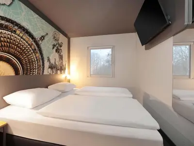 Ein Bett oder Betten in einem Zimmer der Unterkunft B&B HOTEL Berlin Genshagen-Nord