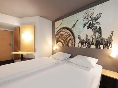 Ein Bett oder Betten in einem Zimmer der Unterkunft B&B HOTEL Berlin Genshagen-Nord