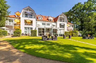 Ein Garten an der Unterkunft Victoria Suites