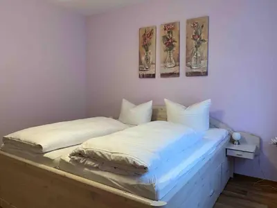 Ein Bett oder Betten in einem Zimmer der Unterkunft Zum Alten Hafen
