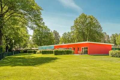 Ein Garten an der Unterkunft Bungis - 28 Ferienhäuser Am Grimnitzsee G1