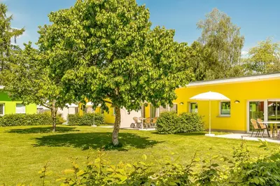 Ein Garten an der Unterkunft Bungis - 28 Ferienhäuser Am Grimnitzsee G8