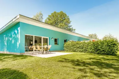 Ein Garten an der Unterkunft Bungis - 28 Ferienhäuser Am Grimnitzsee G4