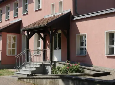 Das Gebäude in dem sich das Privatzimmer befindet