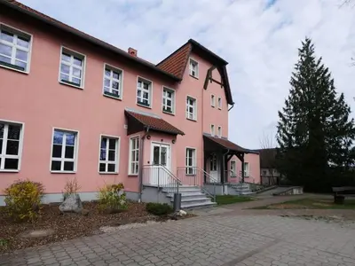 Das Gebäude in dem sich das Privatzimmer befindet