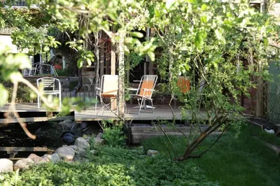 Ein Garten an der Unterkunft Ferienwohnung in Peetzig am See