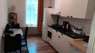 Küche/Küchenzeile in der Unterkunft Family Apartment for 6 guests, Mitte Moabit