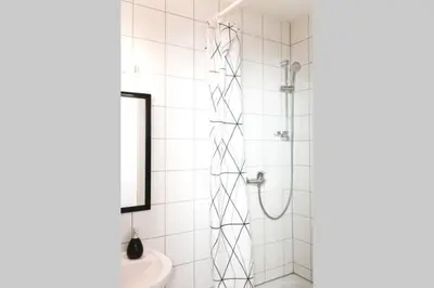 Ein Badezimmer in der Unterkunft Family Apartment for 6 guests, Mitte Moabit