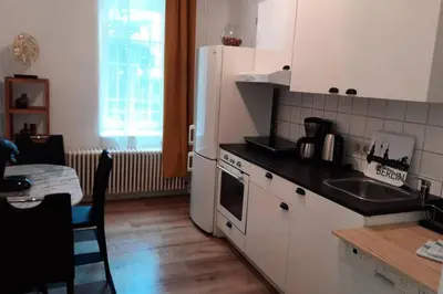 Küche/Küchenzeile in der Unterkunft Family Apartment for 6 guests, Mitte Moabit