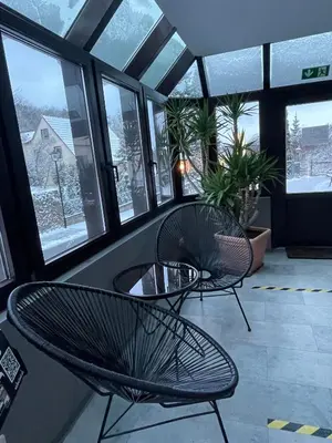 Ein Sitzbereich in der Unterkunft Hotel & Restaurant Bergschlösschen