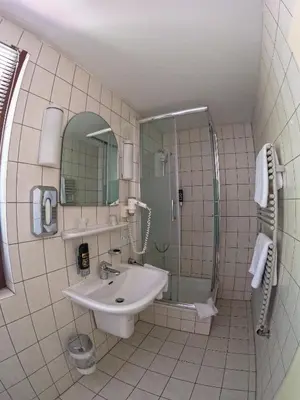 Ein Badezimmer in der Unterkunft Hotel Diana