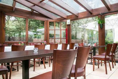 Ein Restaurant oder anderes Speiselokal in der Unterkunft Hotel Diana