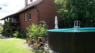 Der Swimmingpool an oder in der Nähe von Pension Limone Ferienwohnung 1