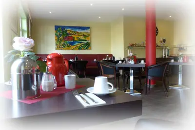 Ein Restaurant oder anderes Speiselokal in der Unterkunft Hotel Lindenberger Hof