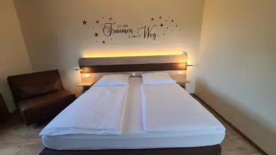 Ein Bett oder Betten in einem Zimmer der Unterkunft KomfortHotel Grossbeeren - Stadt-Gut-Hotel