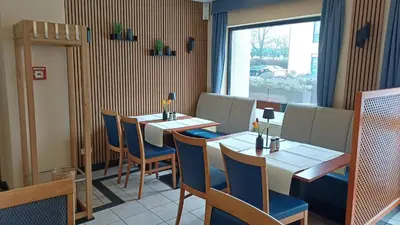 Ein Restaurant oder anderes Speiselokal in der Unterkunft KomfortHotel Grossbeeren - Stadt-Gut-Hotel