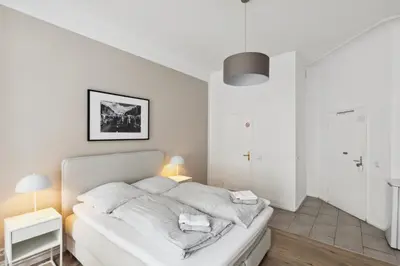 Ein Bett oder Betten in einem Zimmer der Unterkunft Arbio I 1A Rooms & Apartments Prenzlauerberg Berlin