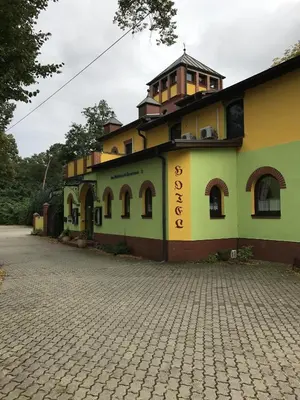 Das Gebäude in dem sich das Hotel befindet
