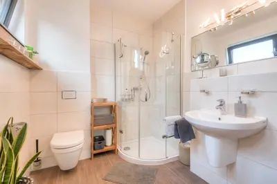 Ein Badezimmer in der Unterkunft Ferienwohnung Grünes Berlin