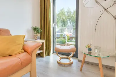 Ein Sitzbereich in der Unterkunft Ferienwohnung Grünes Berlin