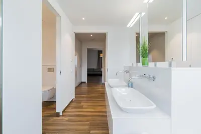 Ein Badezimmer in der Unterkunft B! Apartments