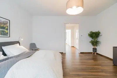 Ein Bett oder Betten in einem Zimmer der Unterkunft B! Apartments