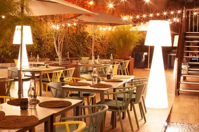 Ein Restaurant oder anderes Speiselokal in der Unterkunft H10 Ku'Damm Lofts