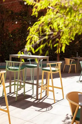 Ein Restaurant oder anderes Speiselokal in der Unterkunft H10 Ku'Damm Lofts