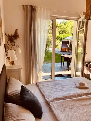 Ein Bett oder Betten in einem Zimmer der Unterkunft GartenLoft mit Outdoor Whirlpool und Garten
