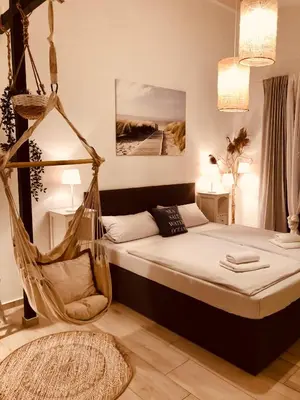 Ein Bett oder Betten in einem Zimmer der Unterkunft GartenLoft mit Outdoor Whirlpool und Garten