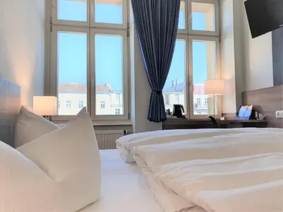 Ein Bett oder Betten in einem Zimmer der Unterkunft Melarose Feng Shui Hotel
