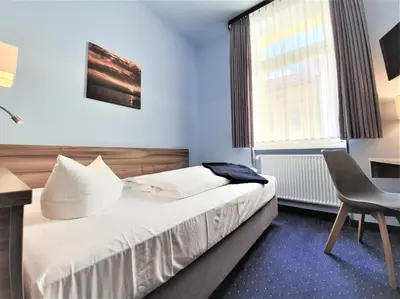 Ein Bett oder Betten in einem Zimmer der Unterkunft Melarose Feng Shui Hotel