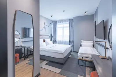 Ein Bett oder Betten in einem Zimmer der Unterkunft TITANIC Comfort Kurfürstendamm