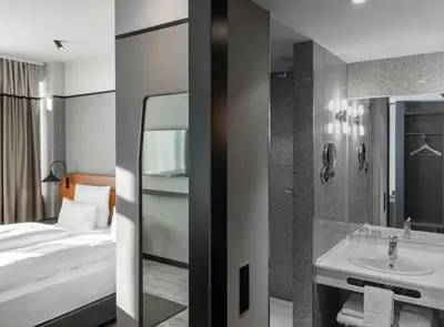 Ein Bett oder Betten in einem Zimmer der Unterkunft TITANIC Comfort Kurfürstendamm