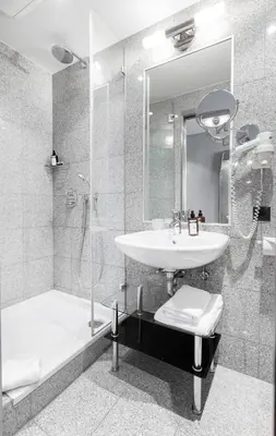 Ein Badezimmer in der Unterkunft TITANIC Comfort Kurfürstendamm
