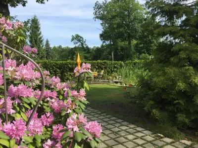 Ein Garten an der Unterkunft Ferienwohnung Sonnengelb