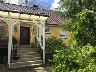 Das Gebäude in dem sich die Ferienwohnung befindet