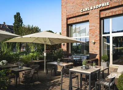 Ein Restaurant oder anderes Speiselokal in der Unterkunft ABION Villa Suites