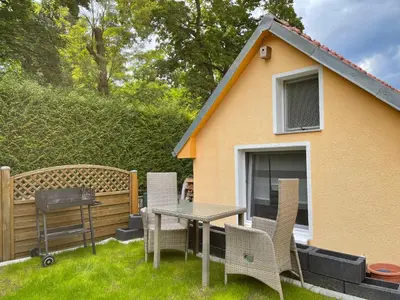 Ein Garten an der Unterkunft Tiny House