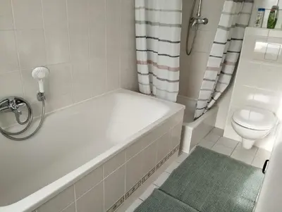 Ein Badezimmer in der Unterkunft Carl-Schmäcke-Straße 7