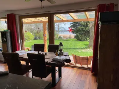 Ein Garten an der Unterkunft Wandlitzsee