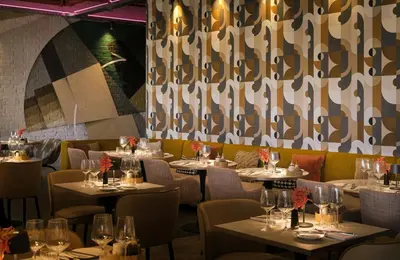 Ein Restaurant oder anderes Speiselokal in der Unterkunft NYX Hotel Berlin Köpenick by Leonardo Hotels