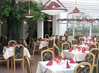 Ein Restaurant oder anderes Speiselokal in der Unterkunft Waldhotel Seelow