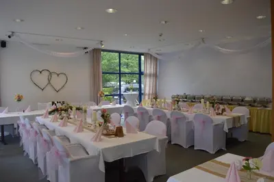 Ein Restaurant oder anderes Speiselokal in der Unterkunft Hotel Brandenburger Hof