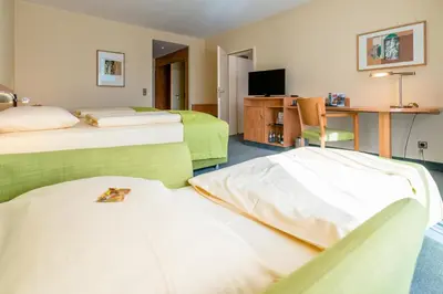 Ein Bett oder Betten in einem Zimmer der Unterkunft Schlosspark Hotel