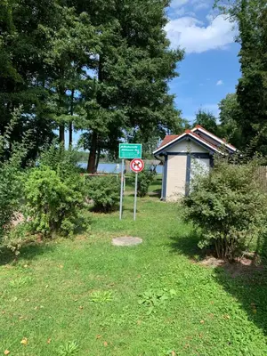 Ein Garten an der Unterkunft Ferienwohnung Zum Schloß
