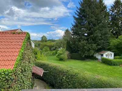 Ein Garten an der Unterkunft Ferienwohnung Zum Schloß